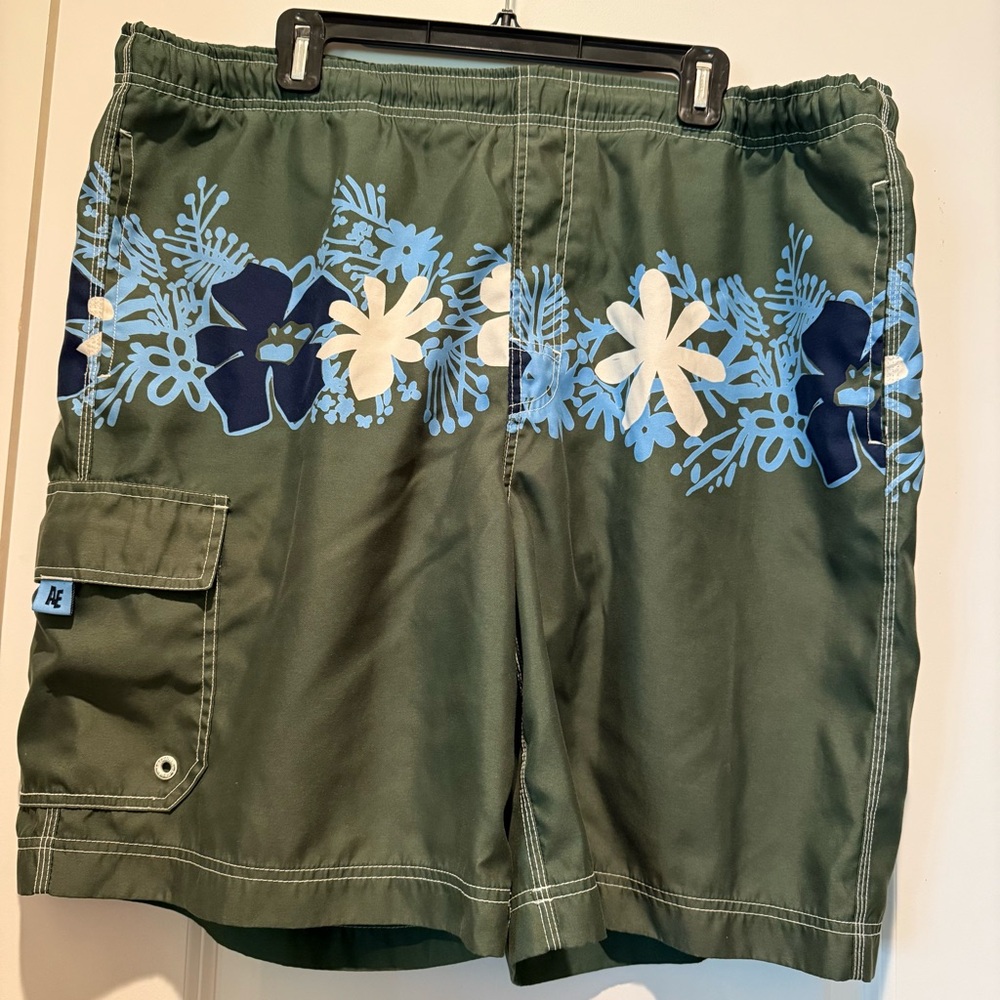American Eagle Outfitters Swim Trunks XL Green Cargo Pocket Mesh Lining